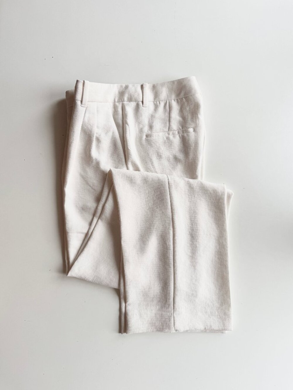 NWOT Aritzia WILFRED Effortless Crepette White Wide Leg Pleated Pants, Size 8T
